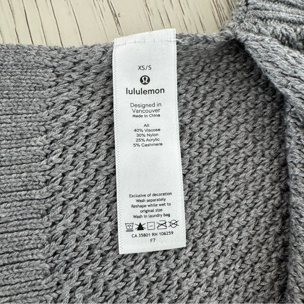 Lululemon Athletica Heather Gray Knit Top